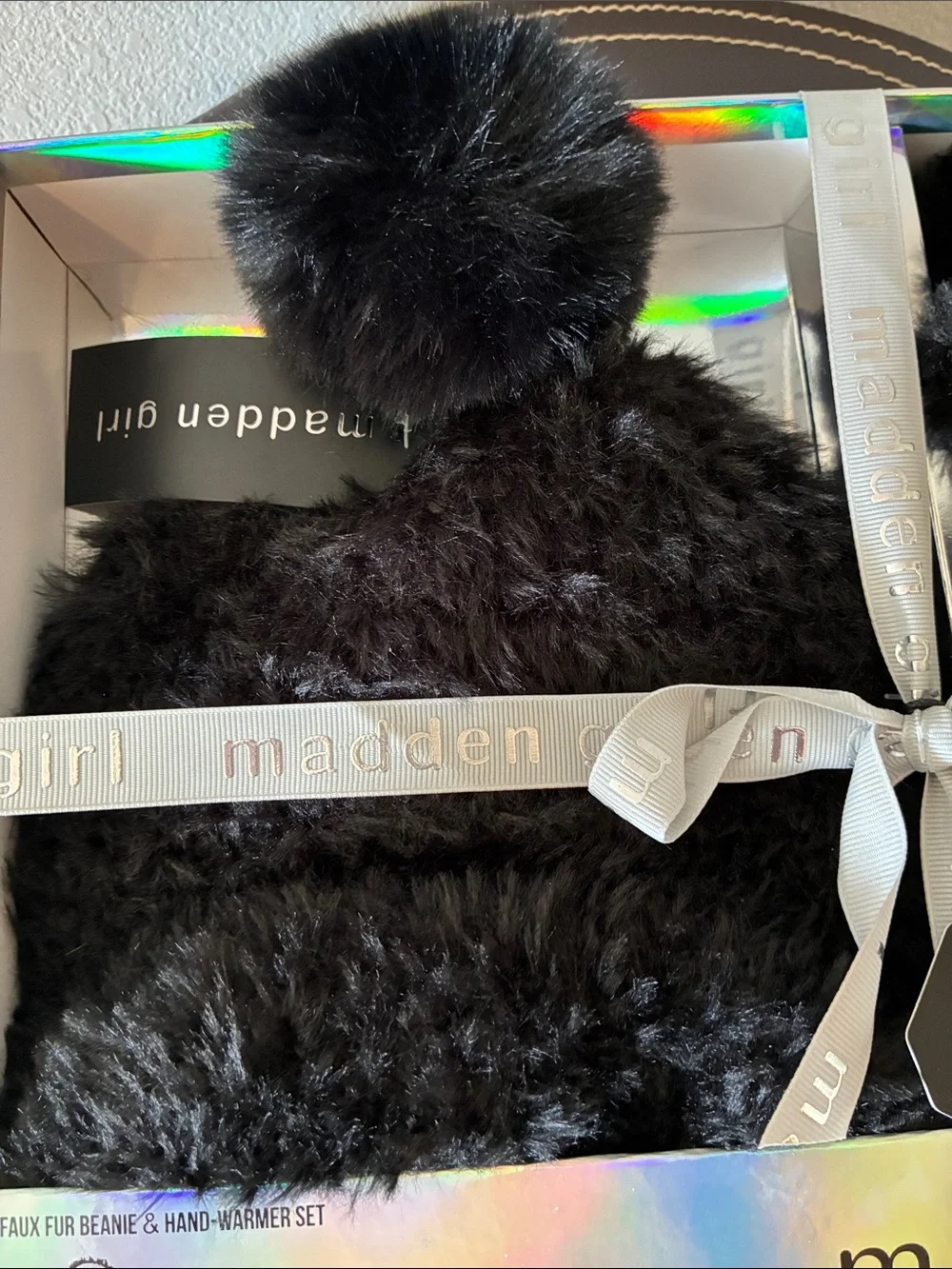 Madden Girl Beanie & Hand Warmer Set NWT Black. One Size